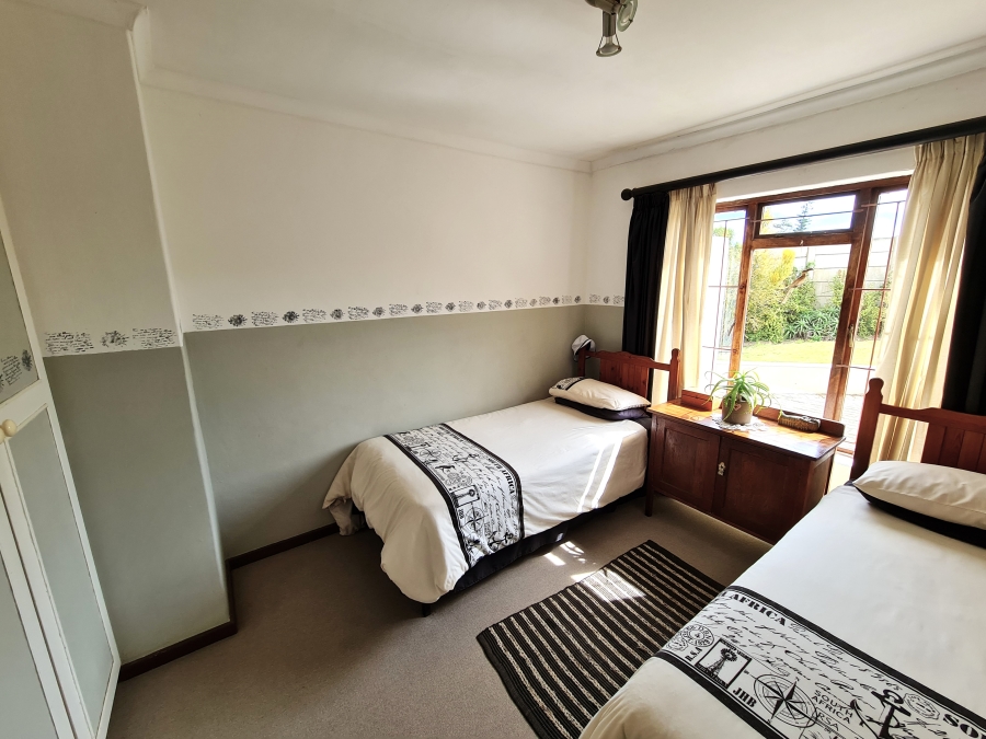 6 Bedroom Property for Sale in Noorsekloof Eastern Cape